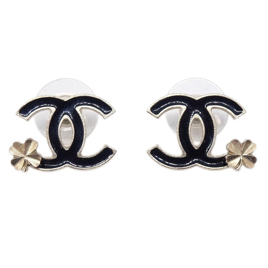 CHANEL PIERCED EARRINGS GOLD: Chanel Pierced Earrings Gold Brand: CHANEL Type/Style: Earrings Material: Gold Plated, Color: Gold Size: W 1.8 x H 1.3 cm Accessories: None Accessories Notice: When purchasing pre-owned