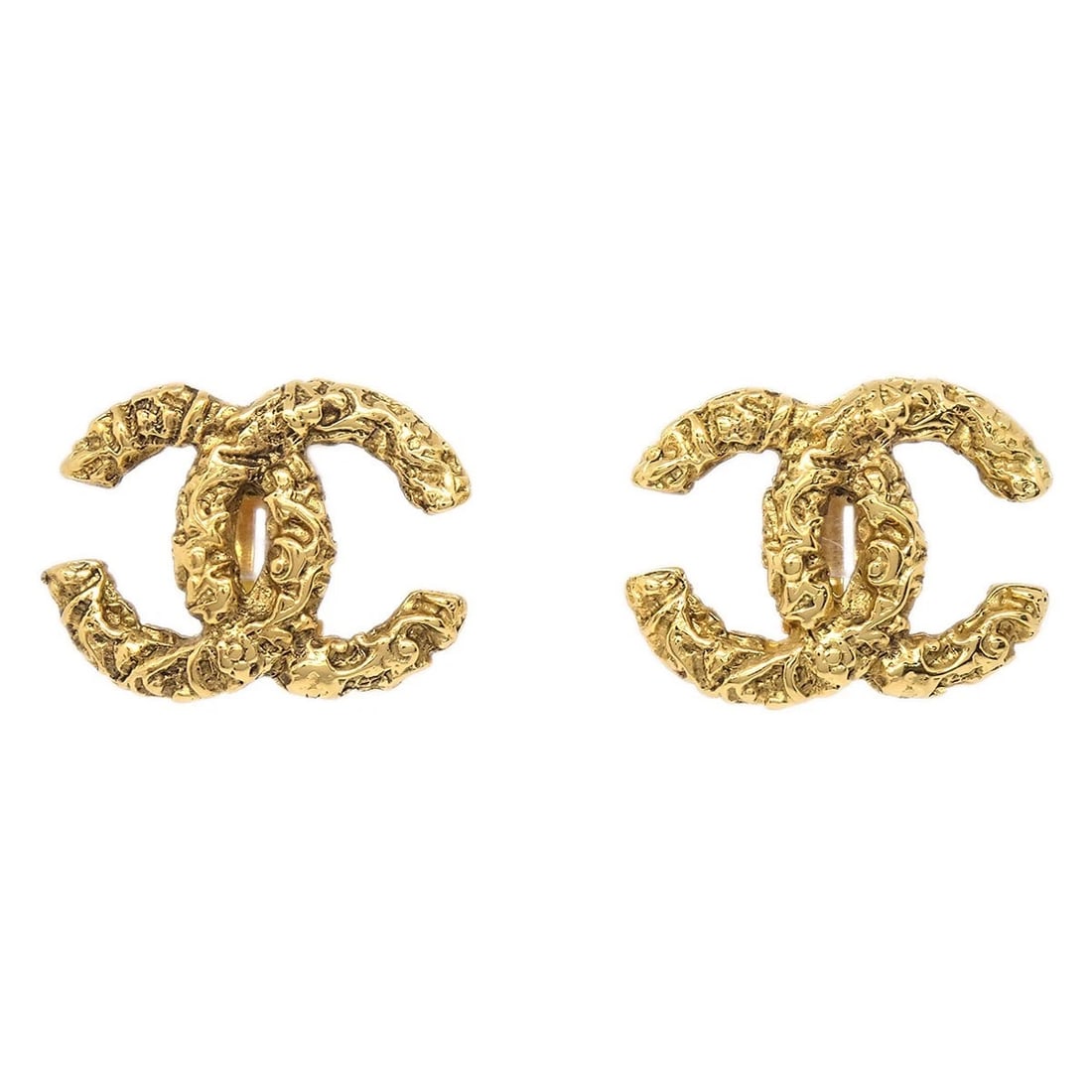 CHANEL CC CLIP-ON EARRINGS GOLD: Chanel CC Clip-On Earrings Gold Brand: Chanel Type/Style: Earrings Material: Gold plated, Color: Gold Size: W 2.7 x H 2.0 cm Accessories: None Accessories Notice: When purchasing pre-owned