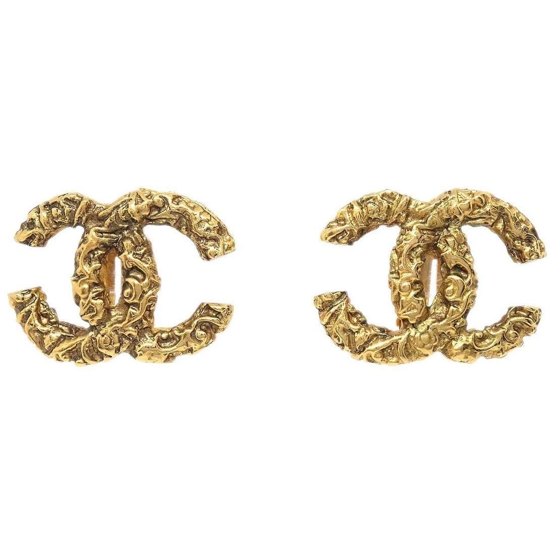 CHANEL CC CLIP-ON EARRINGS GOLD: Chanel CC Clip-On Earrings Gold Brand: Chanel Type/Style: Earrings Material: Gold plated, Color: Gold Size: W 2.7 x H 2.0 cm Accessories: None Accessories Notice: When purchasing pre-owned