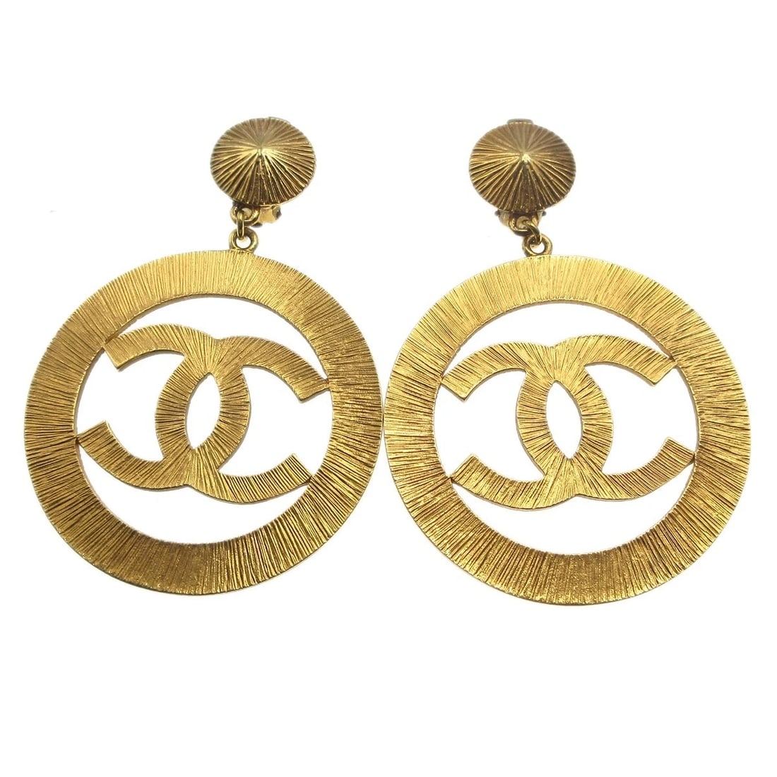 CHANEL HOOP DANGLE EARRINGS CLIP-ON GOLD: Chanel Hoop Dangle Earrings Clip-On Gold Brand: Chanel Type/Style: Earrings Material: Gold-plated, Color: Gold Size: W 6.0 x H 10.5 cm Accessories: None Accessories Notice: When purchasing