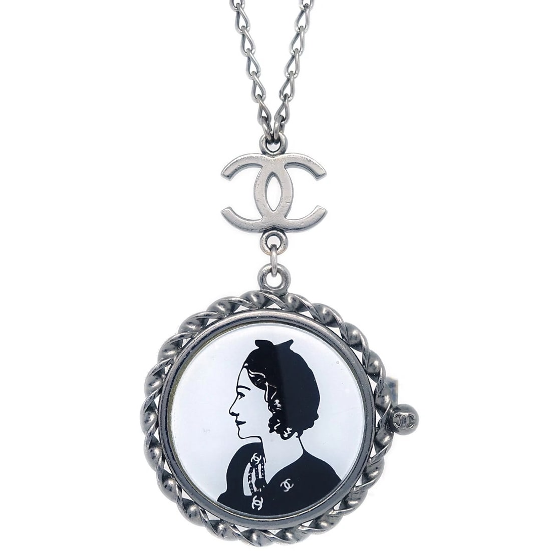 CHANEL MADEMOISELLE CHAIN PENDANT NECKLACE SILVER: Chanel Mademoiselle Chain Pendant Necklace Silver Brand: CHANEL Type/Style: Necklace Material: Silver Plated, Color: Silver, Black, White Size: Chain(Overall) : 66 cm Charm: Diameter 4.5 cm Acces