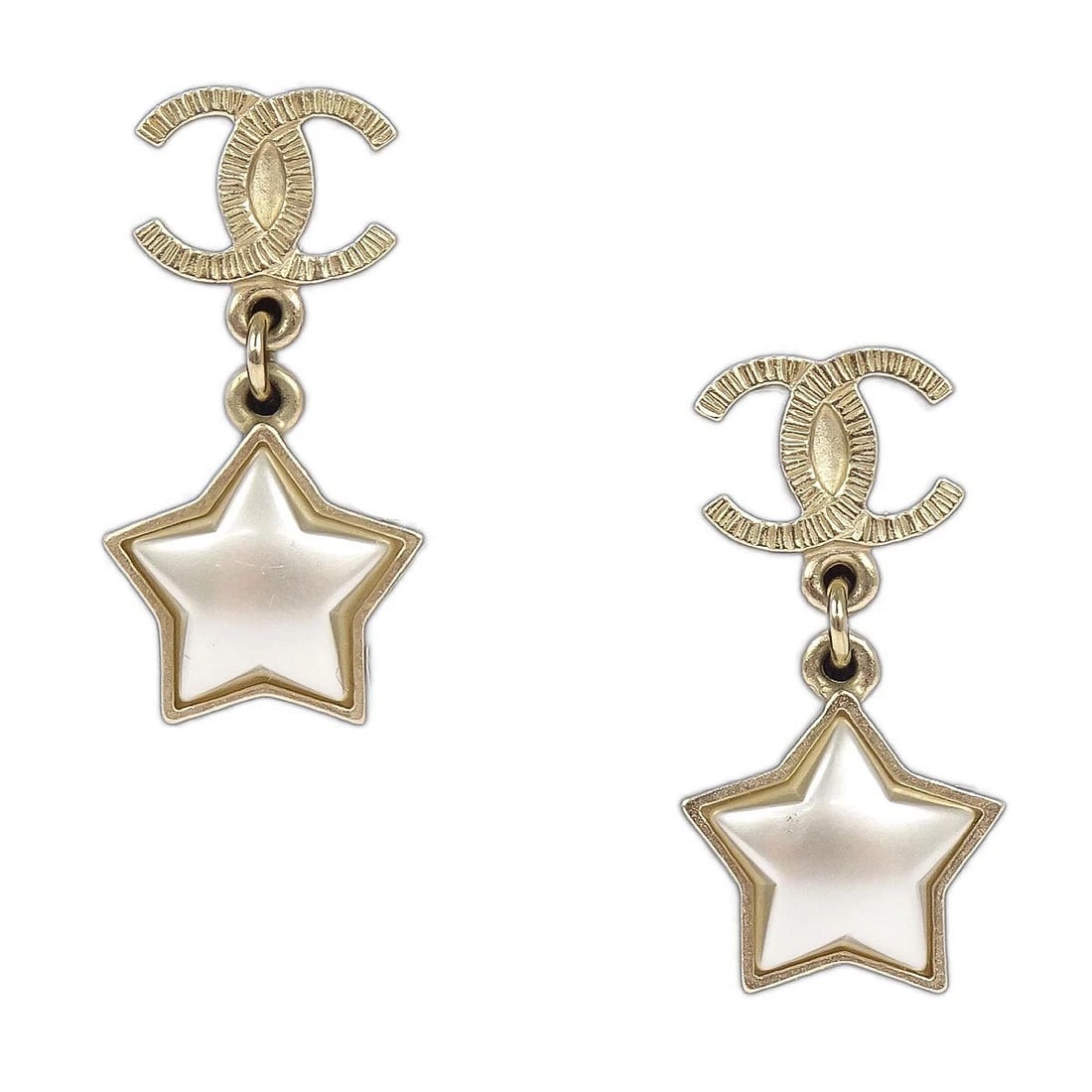 CHANEL DANGLE CC STAR PIERCED EARRINGS GOLD: Chanel Dangle CC Star Pierced Earrings Gold Brand: CHANEL Type/Style: Earrings Material: Gold Plated, Color: Gold Size: W 1.5 x H 3.0 cm Accessories: None Accessories Notice: When purchasing