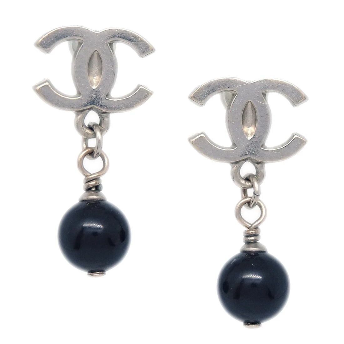 CHANEL PIERCED EARRINGS EARRINGS SILVER: Chanel Pierced Earrings Earrings Silver Brand: CHANEL Type/Style: Earrings Material: Silver plated, Color: Silver , Black Size: W 1.3 x H 2.5 cm Accessories: None Accessories Notice: When