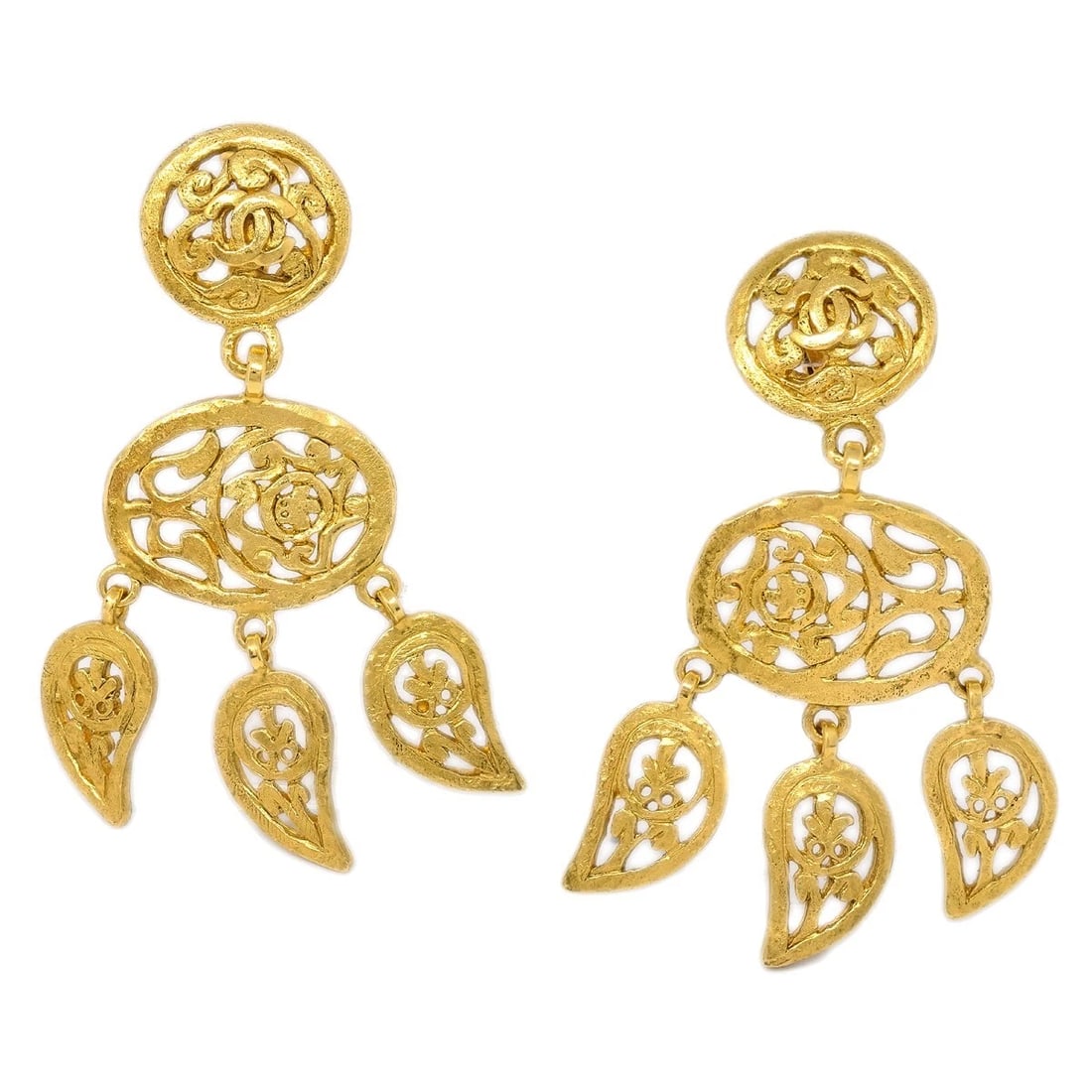 CHANEL FRINGE DANGLE EARRINGS CLIP-ON GOLD: Chanel Fringe Dangle Earrings Clip-On Gold Brand: Chanel Type/Style: Earrings Material: Gold Plated, Color: Gold Size: W 6.5 x H 3.5 cm Accessories: None Accessories Notice: When purchasing