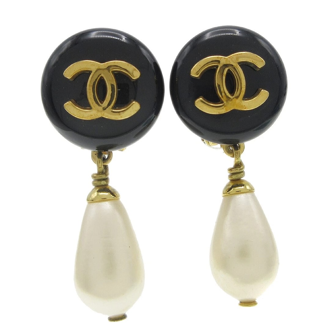 CHANEL ARTIFICIAL PEARL DANGLE EARRINGS CLIP-ON BLACK: Chanel Artificial Pearl Dangle Earrings Clip-On Black Brand: CHANEL Type/Style: Earrings Material: Gold-plated, Color: Gold, Black, White Size: W 1.3 x H 3.5 cm Accessories: None Accessories
