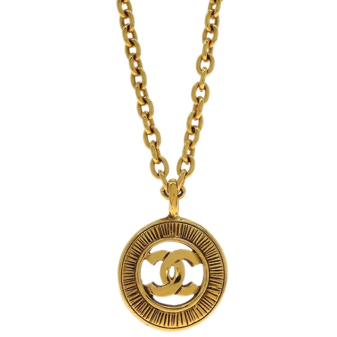 CHANEL GOLD CHAIN PENDANT NECKLACE: Chanel Gold Chain Pendant Necklace Brand: CHANEL Type/Style: Necklace Material: Gold Plated, Color: Gold Size: Chain(Overall) : 40.0 cm Top : Diameter : 2.5 cm Accessories: None Accessories