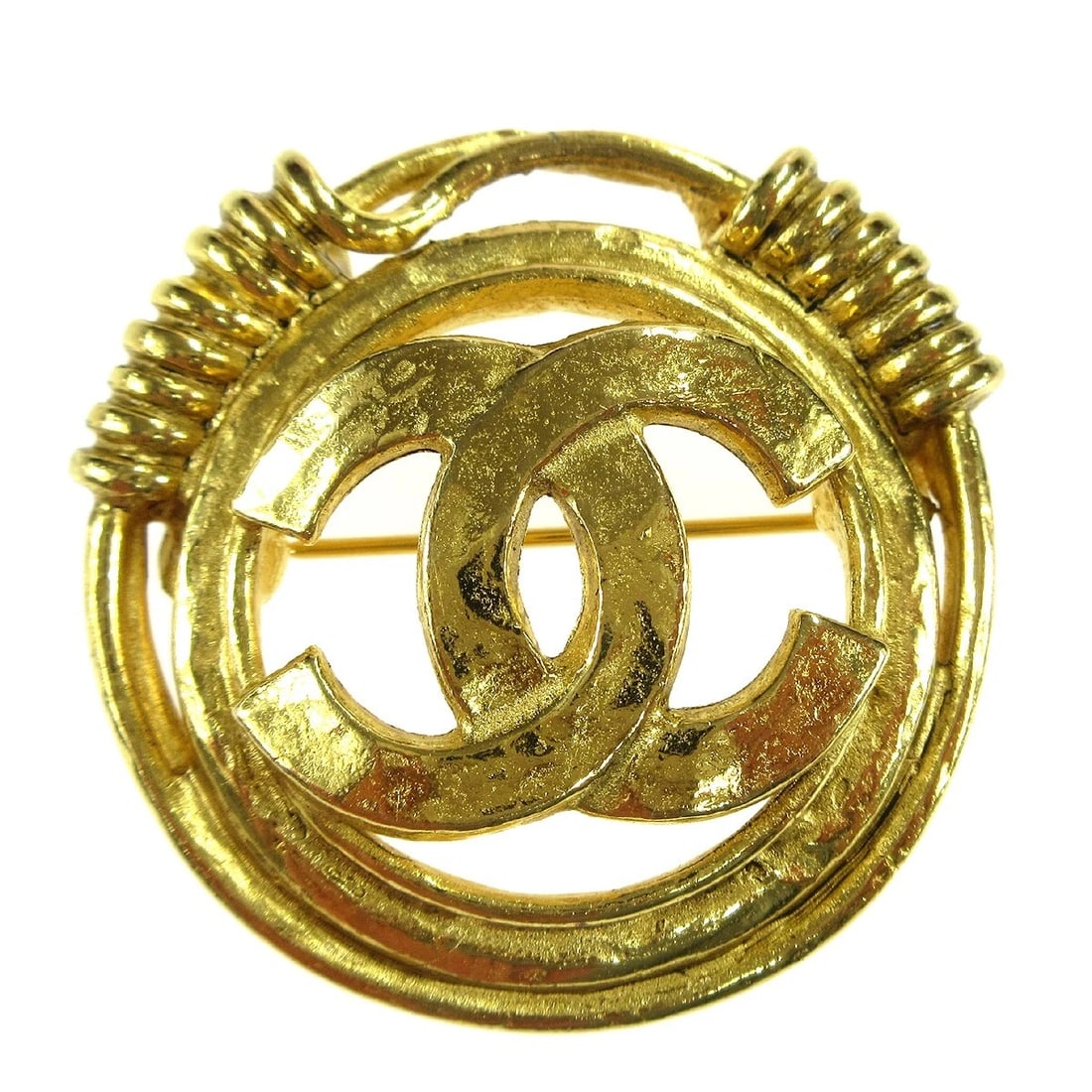 CHANEL MEDALLION BROOCH PIN GOLD (1 of 2)