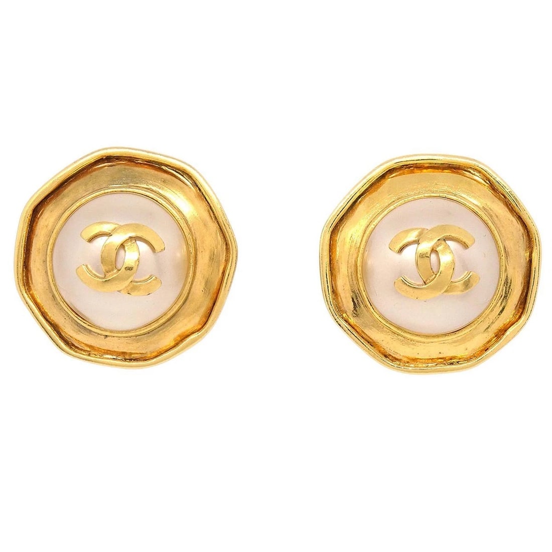 CHANEL CC ARTIFICIAL PEARL BUTTON CLIP-ON EARRINGS GOLD (1 of 3)