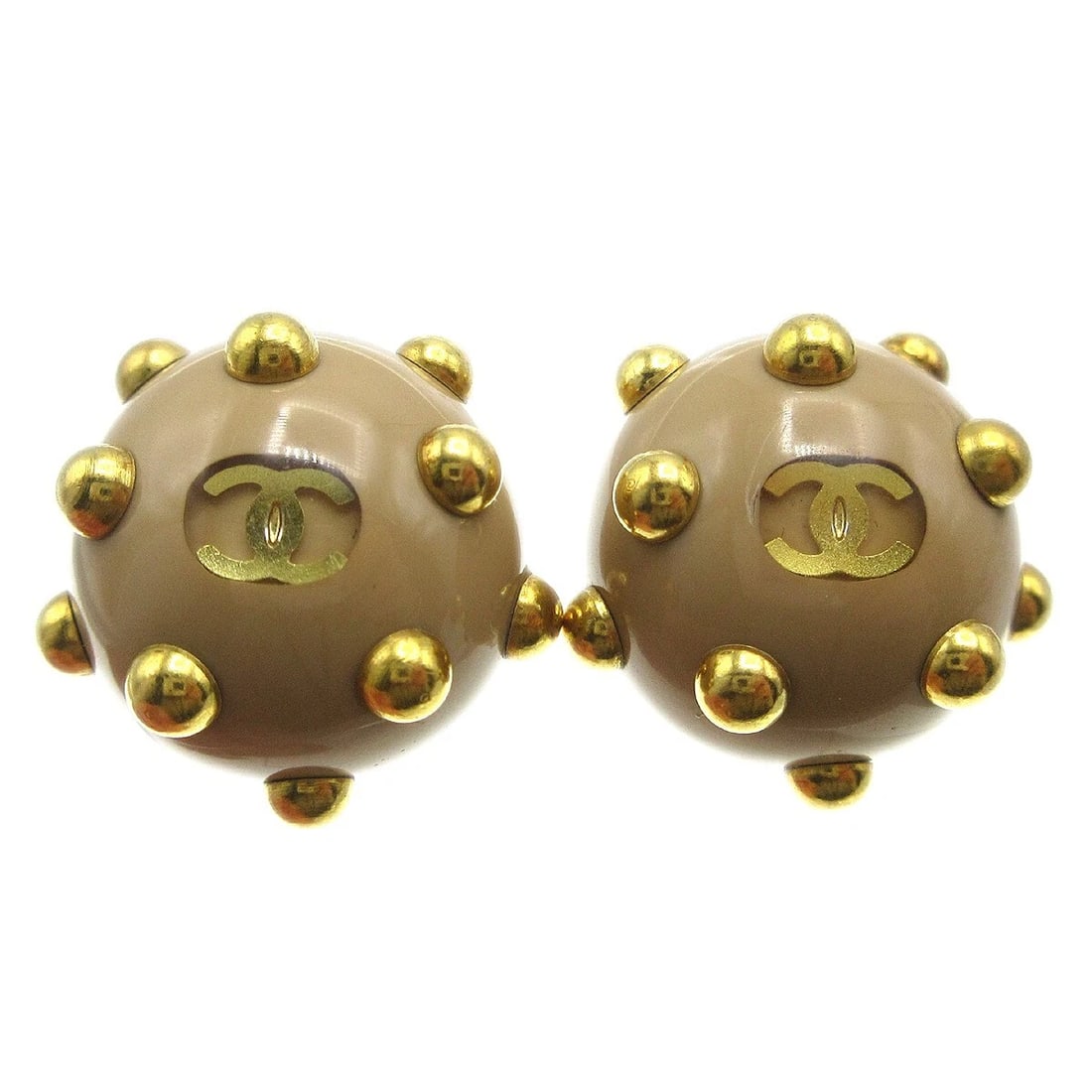CHANEL STUDS BUTTON EARRINGS BEIGE GOLD: Chanel Studs Button Earrings Beige Gold Brand: Chanel Type/Style: Earrings Material: Gold-plated, Plastic, Color: Gold, Beige Size: Diameter : 1.8 cm Accessories: None Accessories Notice: