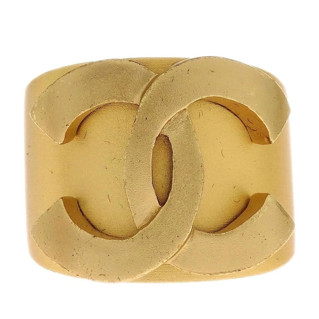 CHANEL RING GOLD: Chanel Ring Gold Brand: Chanel Type/Style: Ring Material: Gold Plated, Color: Gold Size: 6.25 - 6.5 US Accessories: None Accessories Notice: When purchasing pre-owned goods, please refer t