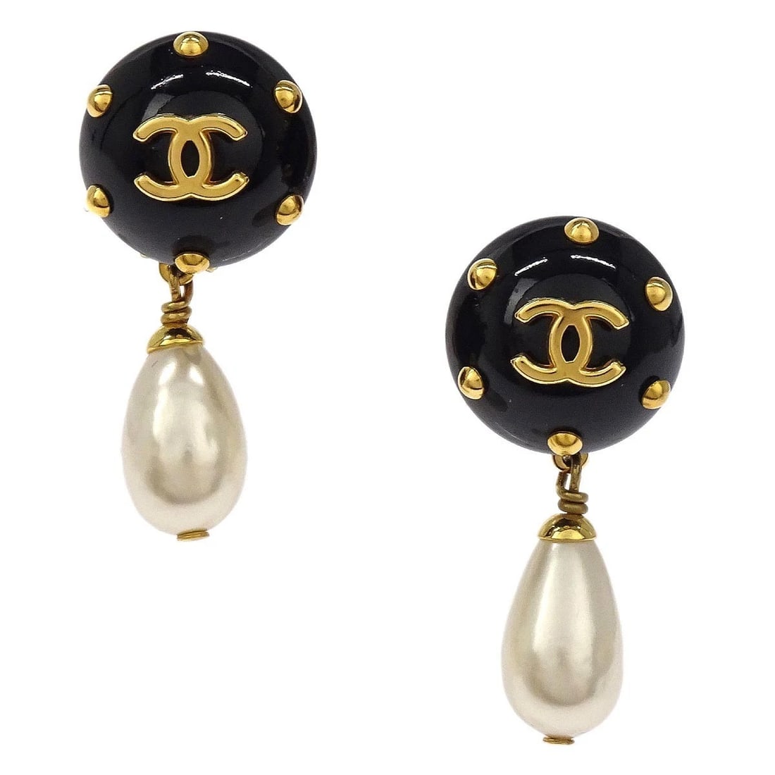 CHANEL GOLD ARTIFICIAL PEARL DANGLE CLIP-ON EARRINGS: Chanel Gold Artificial Pearl Dangle Clip-On Earrings Brand: CHANEL Type/Style: Earrings Material: Gold plated, Color: Gold, Black, White Size: W 1.7 x H 3.5 cm Accessories: None Accessories
