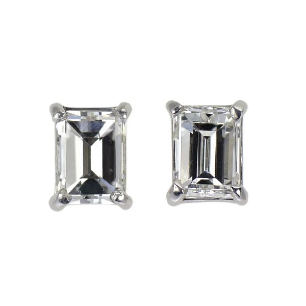 BRAND NEW PT900 BAGUETTE CUT DIAMOND EARRINGS: Brand New Pt900 Baguette Cut Diamond Earrings Brand: None Type/Style: piercing Material: Metal Purity None, Metal Pt900, Main Stone/Creation Natural Color: None Size: Length/Width/Diameter4.8 