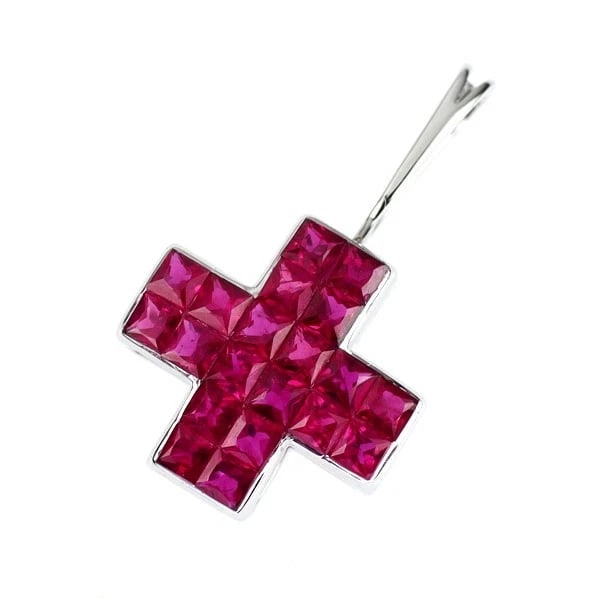 LES ESSENTIALS K18WG RUBY PENDANT: Les Essentials K18WG Ruby Pendant Brand: Les essentials Type/Style: pendant top Material: Metal Purity None, Metal K18WG, Main Stone/Creation Ruby Color: None Size: Length/Width/Diameter18.8 