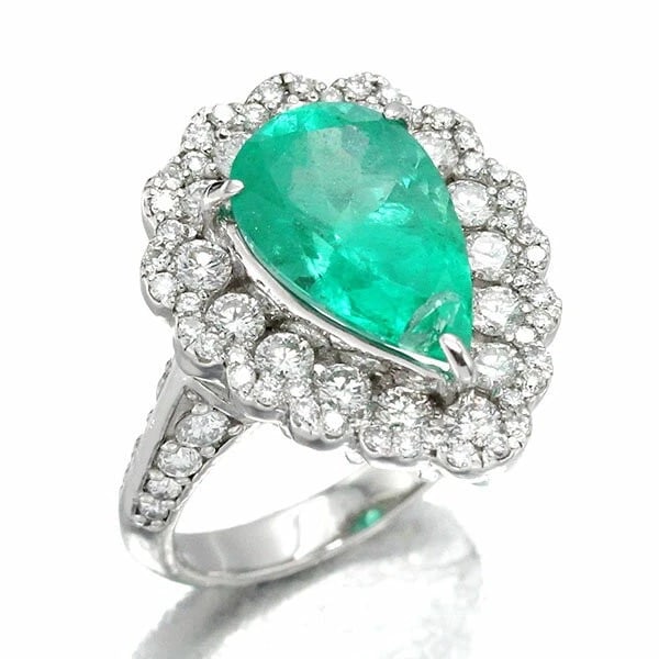 PLATINUM EMERALD DIAMOND RING (1 of 3)