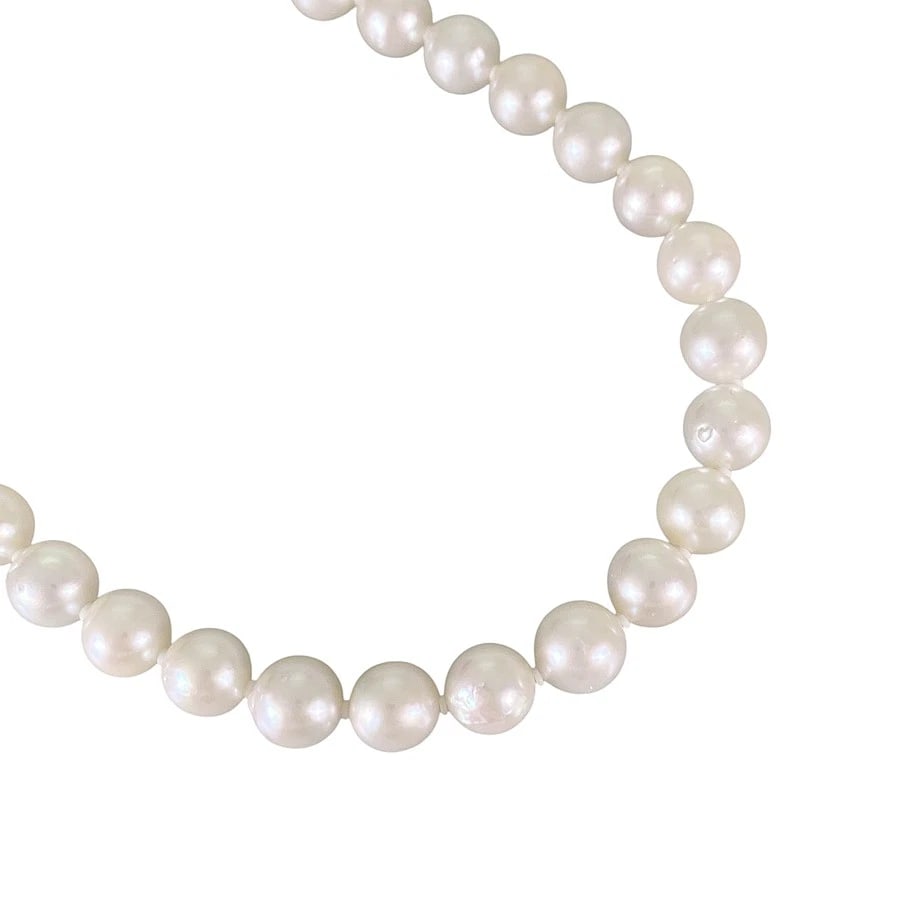 NECKLACE SILVER AKOYA PEARL: Necklace Silver Akoya Pearl Brand: Unsigned Jewelry Type/Style: Necklace Material: Silver 925, Main Stone/Creation Pearl Color: Silver Size: Pearl size (Necklace):9.0.mm-9.5mm Necklace full length