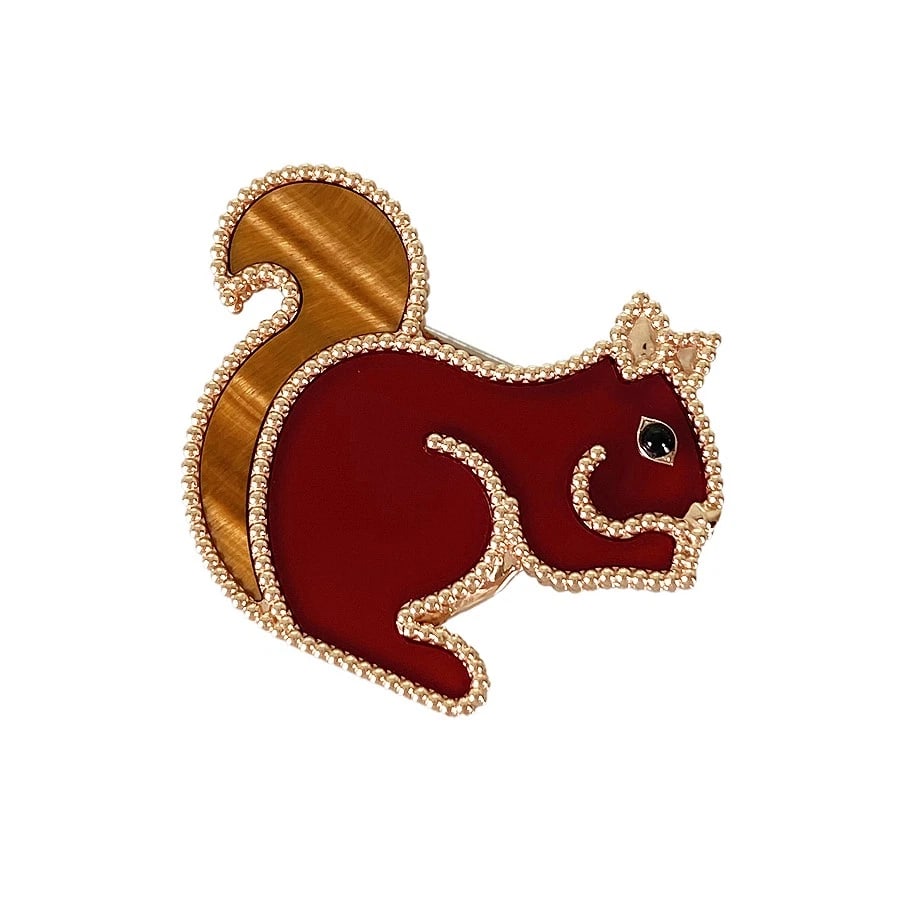 VAN CLEEF & ARPELS LUCKY ANIMALS SQUIRRAL CLIP: Van Cleef & Arpels Lucky Animals Squirral Clip Brand: Van Cleef & Arpels Type/Style: Brooch Material: 18K Pink Gold Onyx Carnelian Tiger's Eye, Color: Gold Size: Top size:30.6mm×39.6mm 