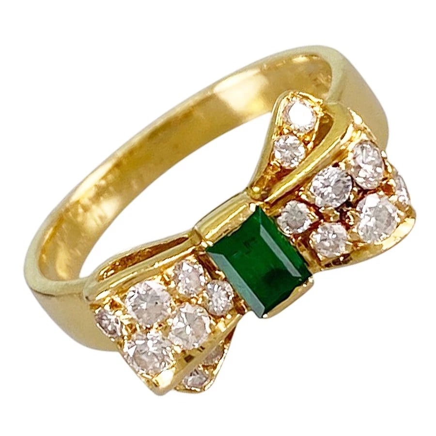 VAN CLEEF & ARPELS ALICE YELLOW GOLD EMERALD DIAMOND RING: Van Cleef & Arpels Alice Yellow gold Emerald Diamond Ring Brand: Van Cleef & Arpels Type/Style: Ring Material: 18K Yellow Gold, Main Stone/Creation Emerald Color: Gold Size: US:5.5 Accessories: N