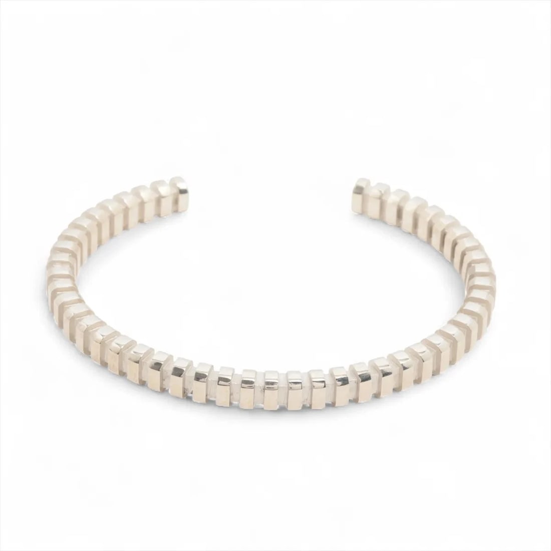 BOTTEGA VENETA BANGLE SILVER: Bottega Veneta Bangle Silver Brand: Bottega Veneta Type/Style: Bracelet Material: 925, Color: Silver Size: Size(CM) Bracelet length:17.5 Accessories: None Accessories Notice: When purchasing