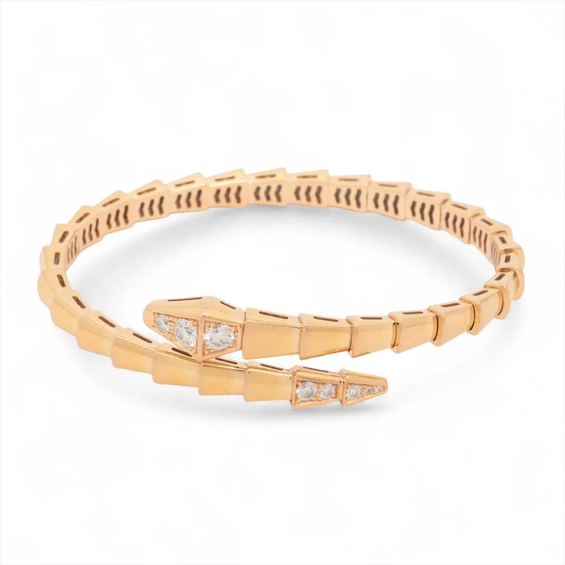 BVLGARI SERPENTI VIPER DIAMOND BRACELET 750: Bvlgari Serpenti Viper diamond Bracelet 750 Brand: Bvlgari Type/Style: Bracelet Material: 750(YG), Main Stone/Creation Natural Color: YG Size: Size(CM) Bracelet length:14.8 Accessories: None