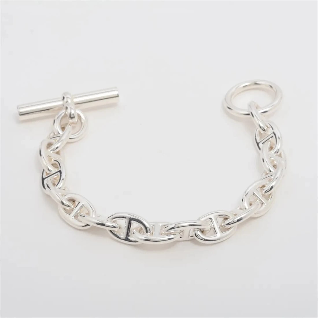 HERMES CHAINE D'ANCRE PM BRACELET: Hermes Chaine d'Ancre PM Bracelet Brand: Hermes Type/Style: Bracelet Material: 925, Color: Silver Size: Bracelet length:12.5 Accessories: None Accessories Notice: When purchasing pre-owned
