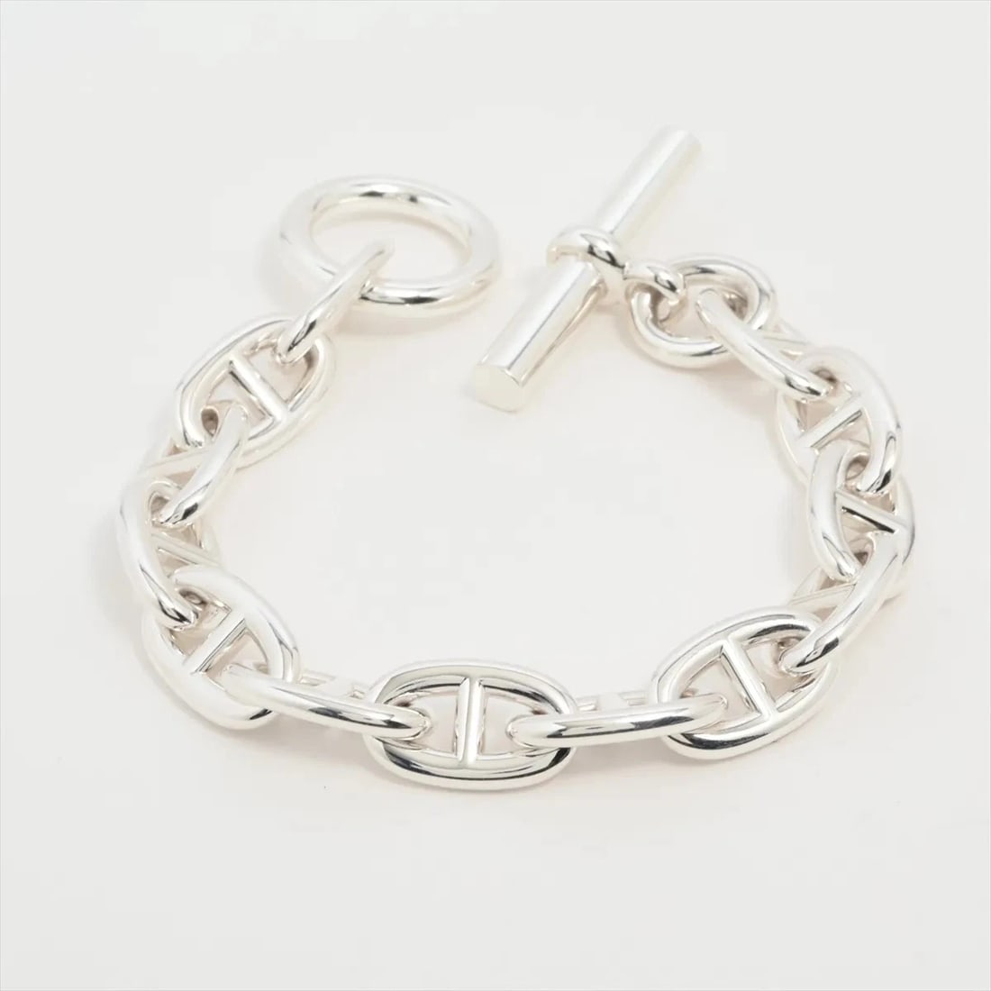 HERMES CHAINE D'ANCRE TGM BRACELET: Hermes Chaine d'Ancre TGM Bracelet Brand: Hermes Type/Style: Bracelet Material: 925, Color: Silver Size: Bracelet length:19.5 Accessories: None Accessories Notice: When purchasing pre-owned