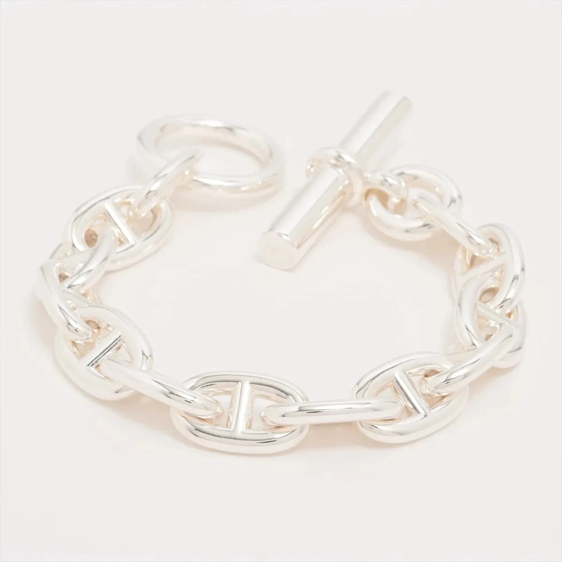 HERMES CHAINE D'ANCRE MM BRACELET: Hermes Chaine d'Ancre MM Bracelet Brand: Hermes Type/Style: Bracelet Material: 925, Color: Silver Size: Bracelet length:13.5 Accessories: None Accessories Notice: When purchasing pre-owned