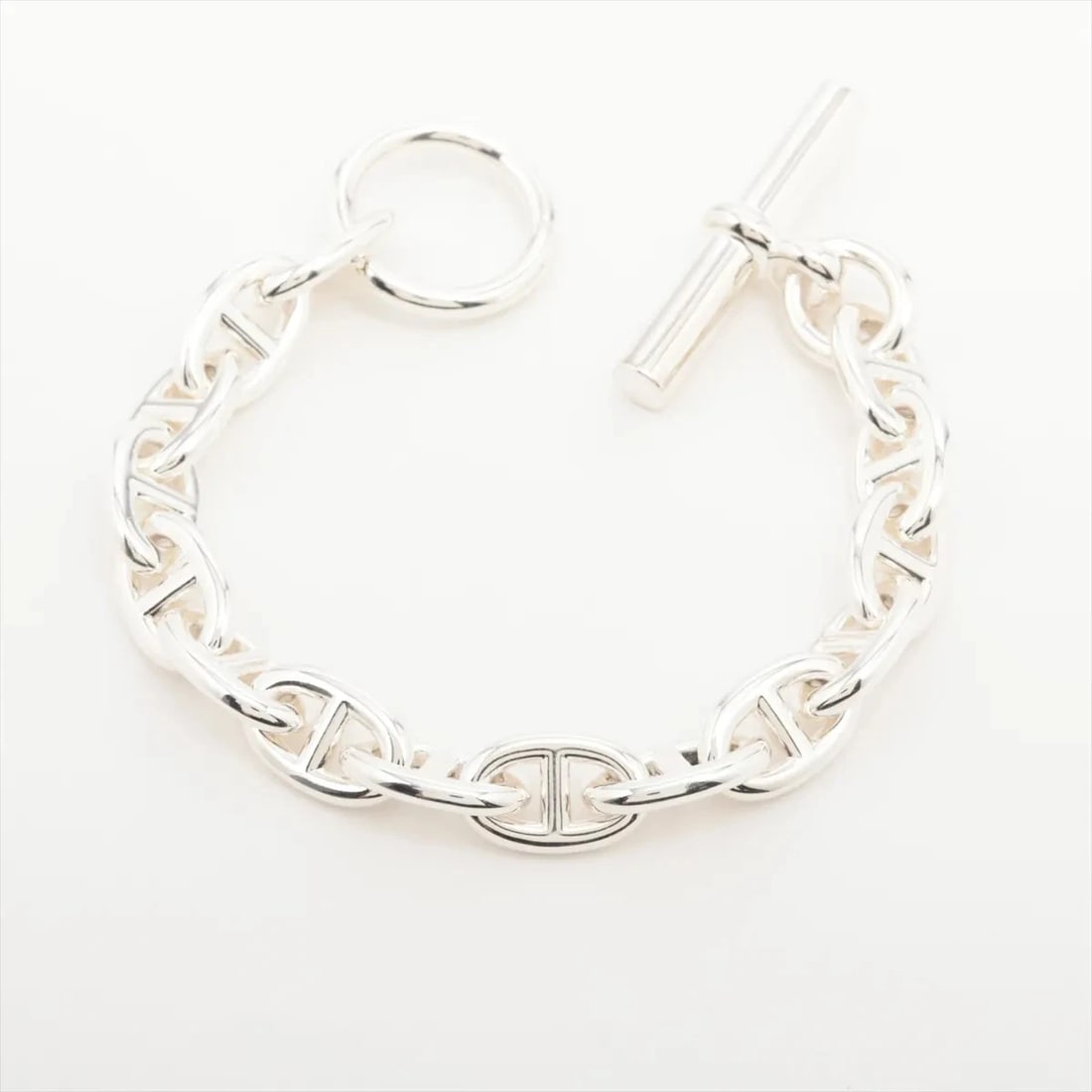 HERMES CHAINE D'ANCRE PM BRACELET: Hermes Chaine d'Ancre PM Bracelet Brand: Hermes Type/Style: Bracelet Material: 925, Color: Silver Size: Bracelet length:12.5 Accessories: None Accessories Notice: When purchasing pre-owned