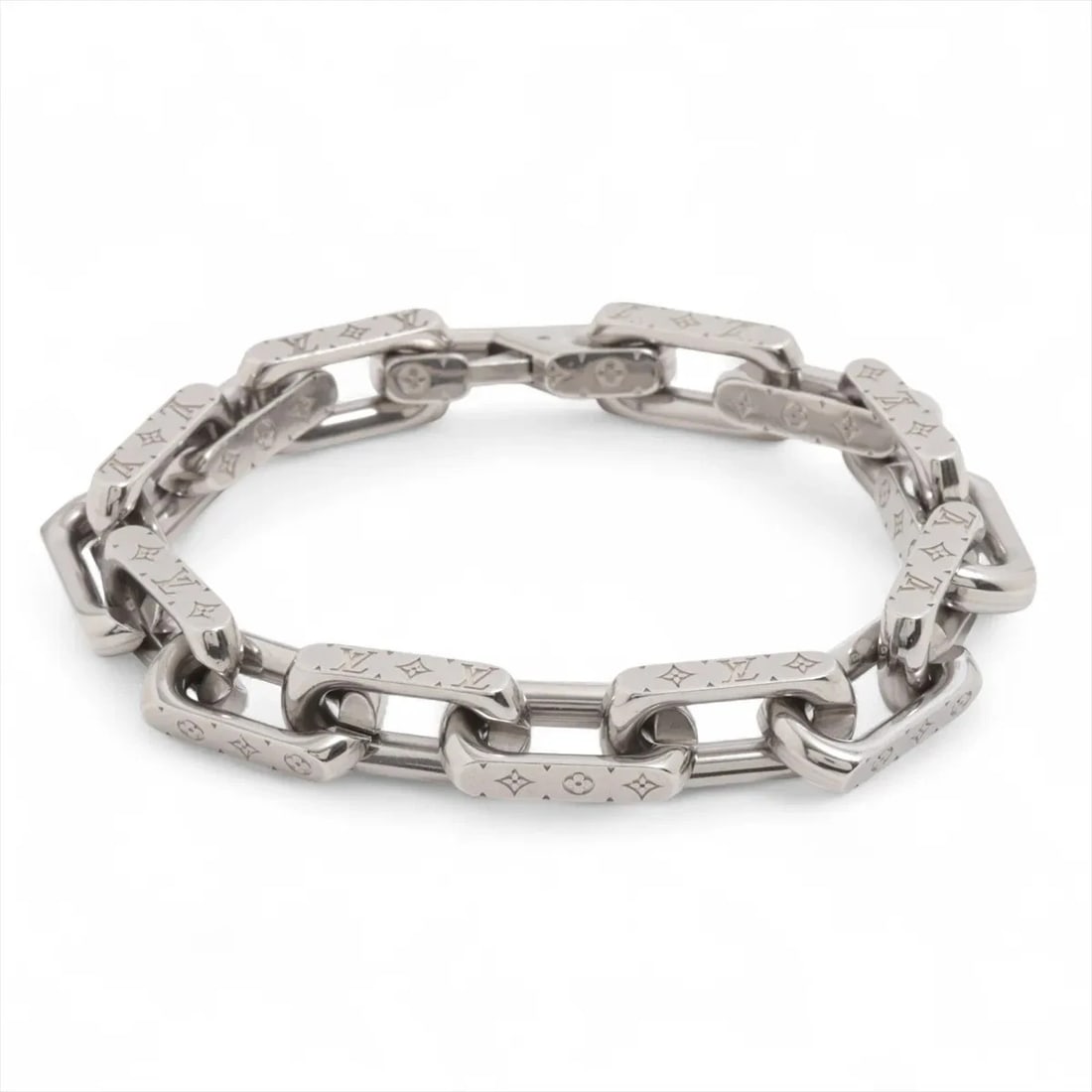 LOUIS VUITTON BRACELET MONOGRAM CHAIN BRACELET: Louis Vuitton Bracelet monogram chain Bracelet Brand: Louis Vuitton Type/Style: Bracelet Material: metal, Color: Silver Size: Size(CM) Bracelet length:19 Accessories: None Accessories Notice: