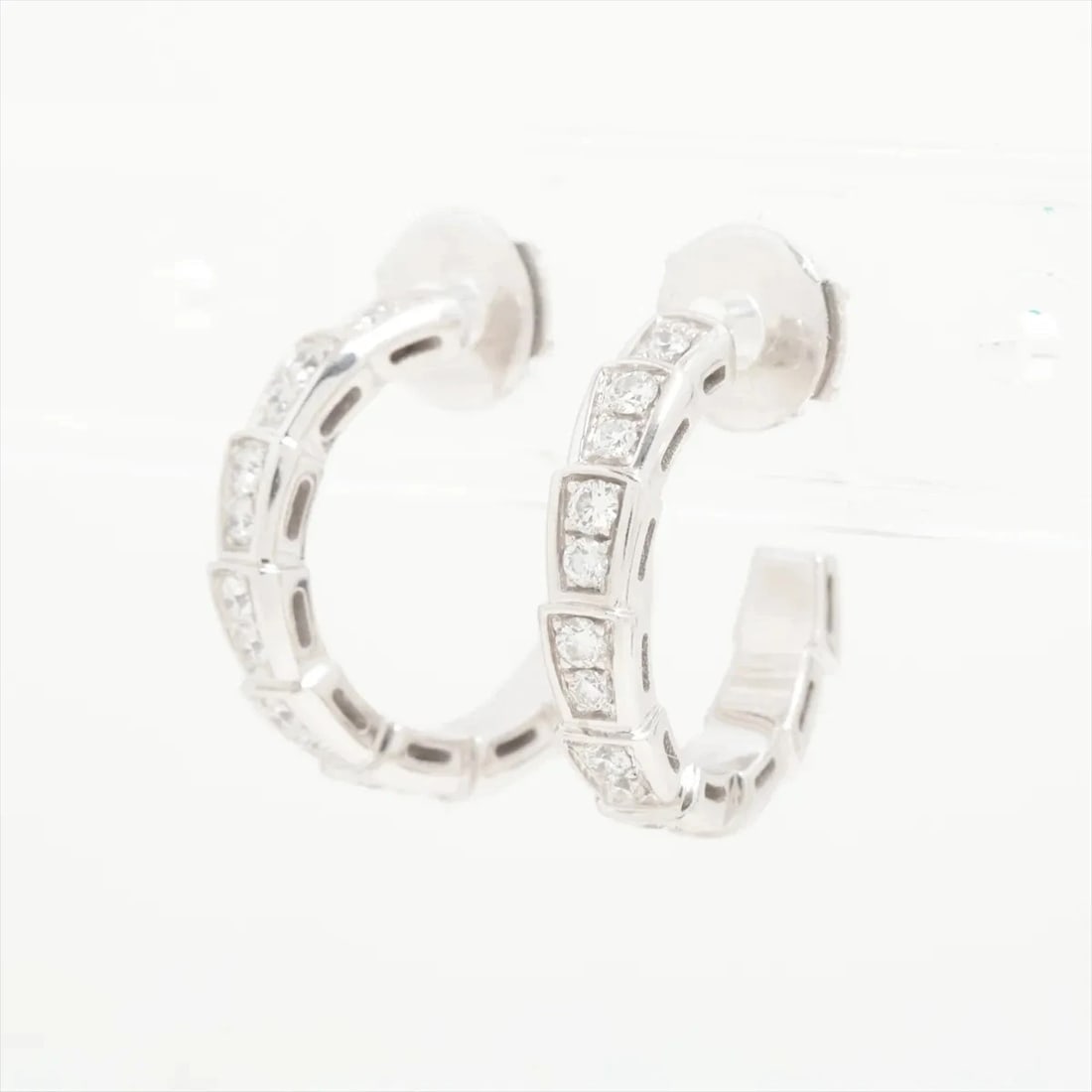 BVLGARI SERPENTI DIAMOND PIERCING JEWELRY 750(WG): Bvlgari Serpenti diamond Piercing jewelry 750(WG) Brand: Bvlgari Type/Style: Piercing jewelry Material: 750(WG), Main Stone/Creation Natural Color: WG Size: Size(CM) Height:2 Length:0.3 