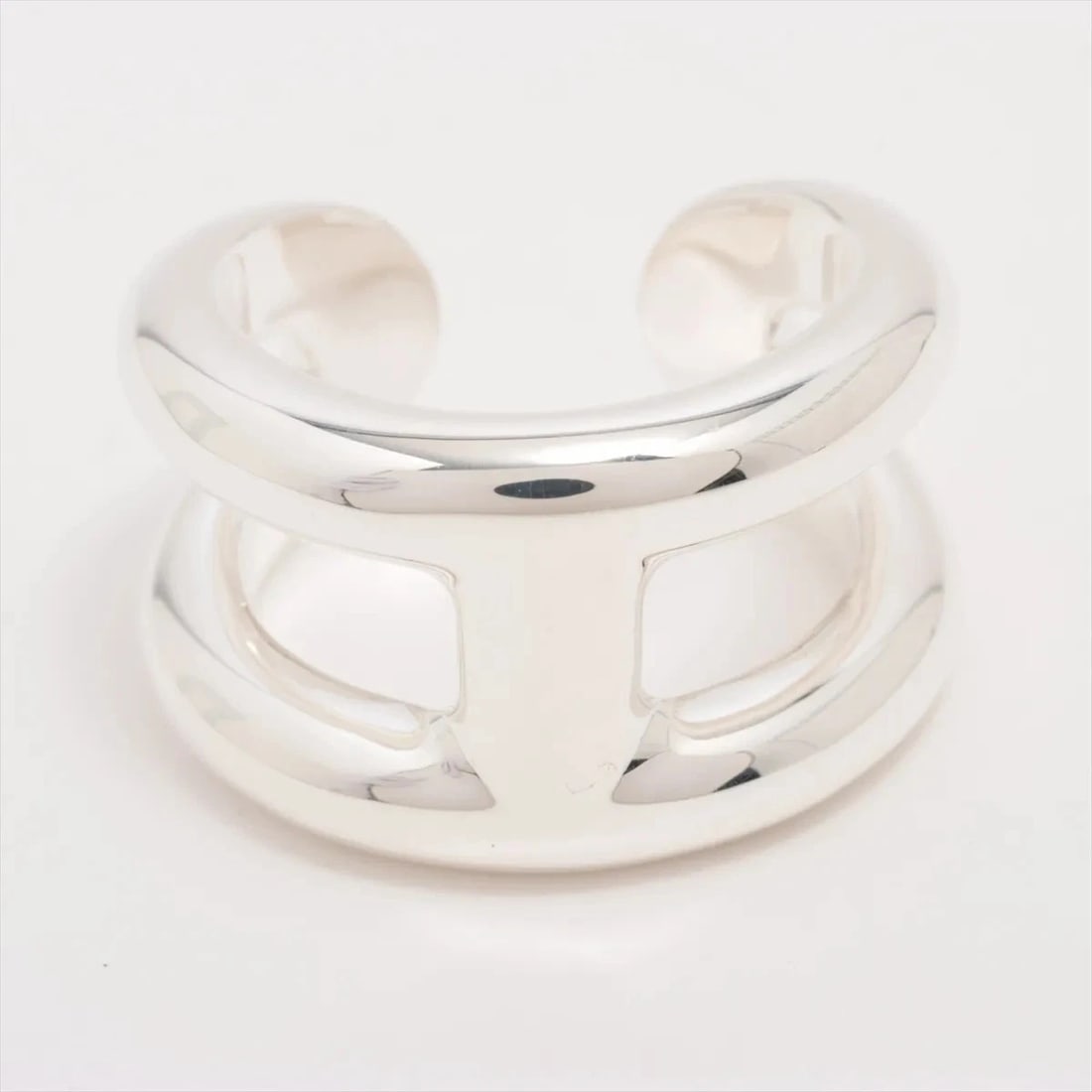 HERMES OSMO'S PM RING: Hermes Osmo's PM Ring Brand: Hermes Type/Style: Ring Material: 925, Color: Silver Size: 6.75 - 7 US Accessories: None Accessories Notice: When purchasing pre-owned goods, please refer to t