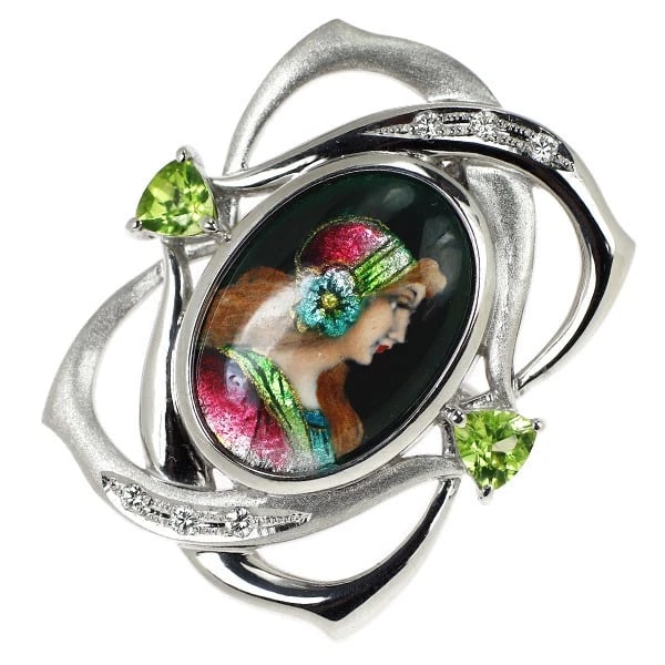 KAJI MITSUO EMAILLE/K18WG PERIDOT DIAMOND BROOCH AND PENDANT TOP: Kaji Mitsuo Emaille/K18WG peridot diamond brooch and pendant top Brand: None Type/Style: brooch Material: Metal Purity K18, Metal Gold, Main Stone/Creation peridot Color: none Size: