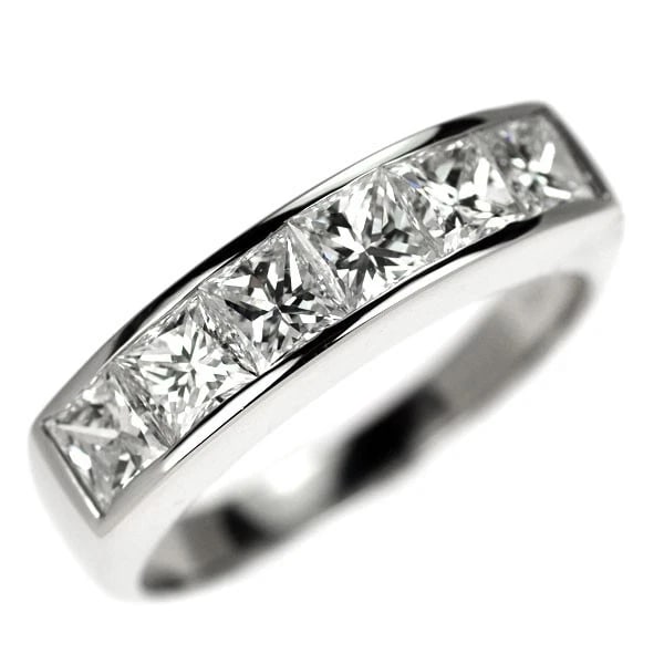 PT900 DIAMOND RING (1 of 2)