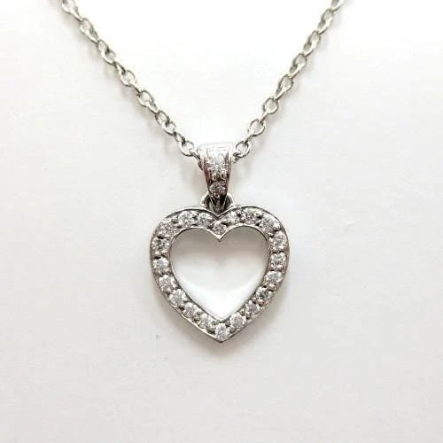 TIFFANY & CO. METRO HEART PT950 DIAMOND NECKLACE: Tiffany & Co. Metro Heart PT950 Diamond Necklace Brand: Tiffany & Co. Type/Style: Necklace Material: Metal Purity PT950, Metal Platinum, Main Stone/Creation Natural Color: Platinum Size: Chain len