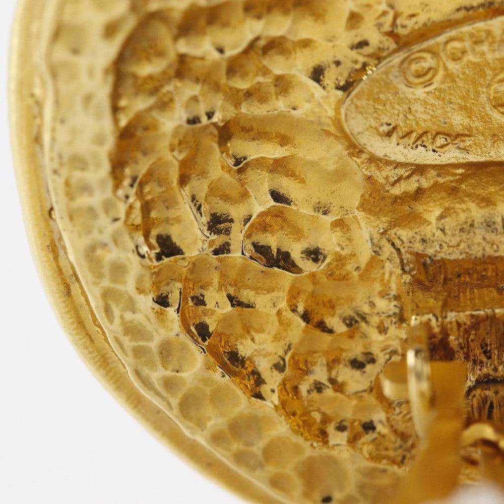 CHANEL COCO MARK 31 RUE CAMBON GOLD PLATED EARRINGS: CHANEL COCO Mark 31 RUE CAMBON Gold Plated Earrings Brand: Chanel Type/Style: Earrings Material: Metal Purity , Metal Gold Plated, Color: Gold Size: Approximately 33mm x 32mm Accessories: