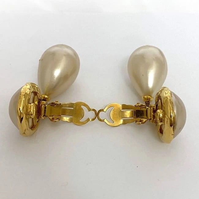 CHANEL GOLD PEARL WHITE COCO MARK EARRINGS: Chanel Gold Pearl White Coco Mark Earrings Brand: Chanel Type/Style: Earrings Material: Metal Purity , Metal GP, Main Stone/Creation Pearl Color: Gold Size: (Approx.) Total length: 59mm W: 12.5mm