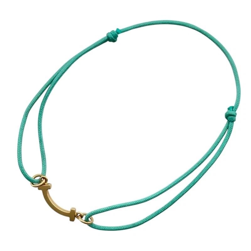 TIFFANY & CO. T SMILE MINI GOLD 750 BRACELET: Tiffany & Co. T Smile Mini Gold 750 Bracelet Brand: Tiffany & Co. Type/Style: Bracelet Material: Metal Purity 750, Metal Gold, Color: Gold Size: Length: Approx. 4.6mmWidth: Approx. 15.2mmArm circu