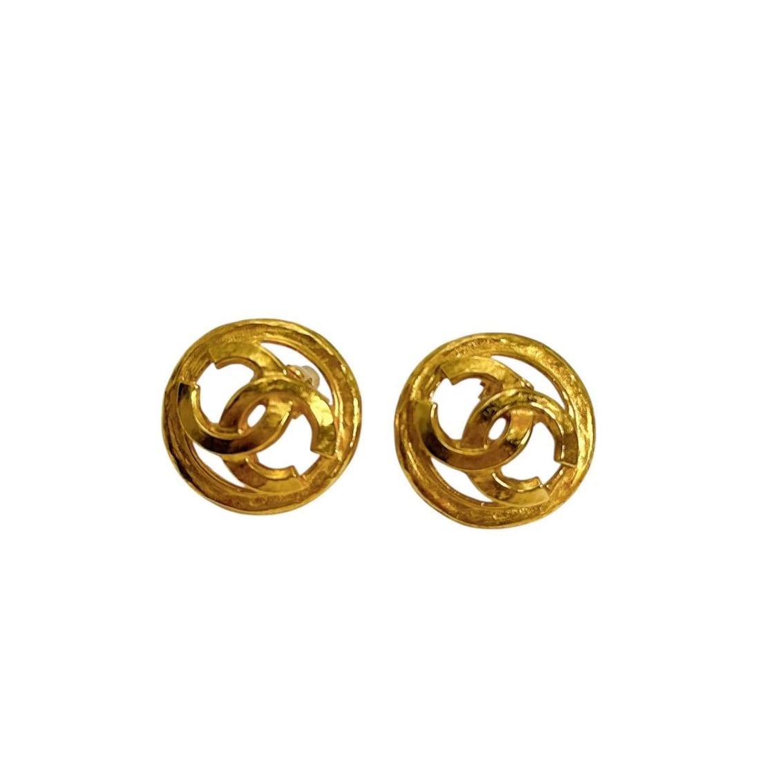 CHANEL 94P COCO MARK METAL GOLD EARRINGS: Chanel 94P Coco Mark Metal Gold Earrings Brand: Chanel Type/Style: Earrings Material: Metal Purity , Metal None, Color: gold Size: Approximately 27mm x 27mm Accessories: None Accessories N