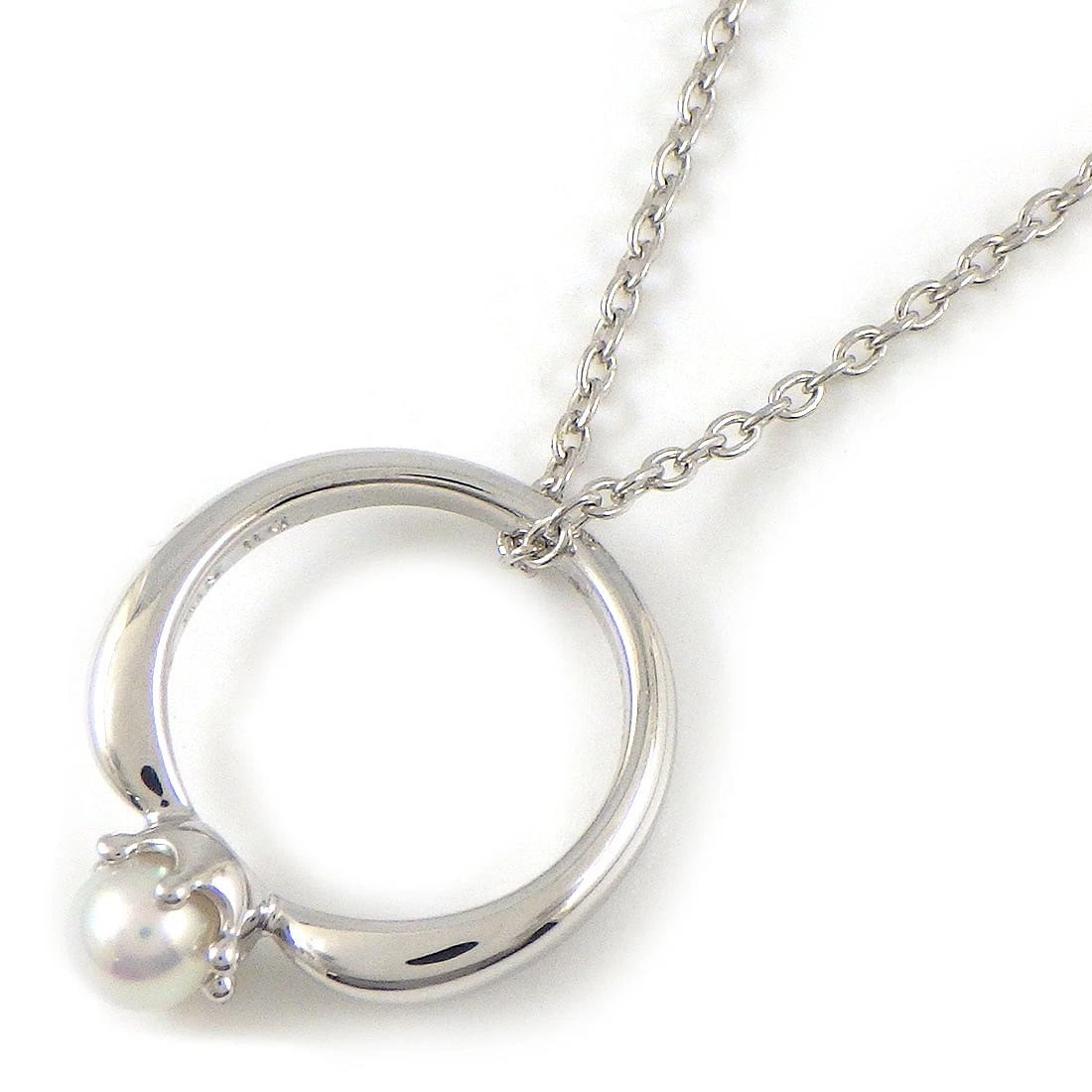 TASAKI NECKLACE RING PEARL 750(18K) WHITE GOLD: TASAKI Necklace Ring Pearl 750(18K) White Gold Brand: TASAKI Type/Style: Necklace Material: Metal Purity 18k, Metal White Gold, Color: Gold Size: Chain Length : 16.33"(inches) / 41.5cm Pendant Top