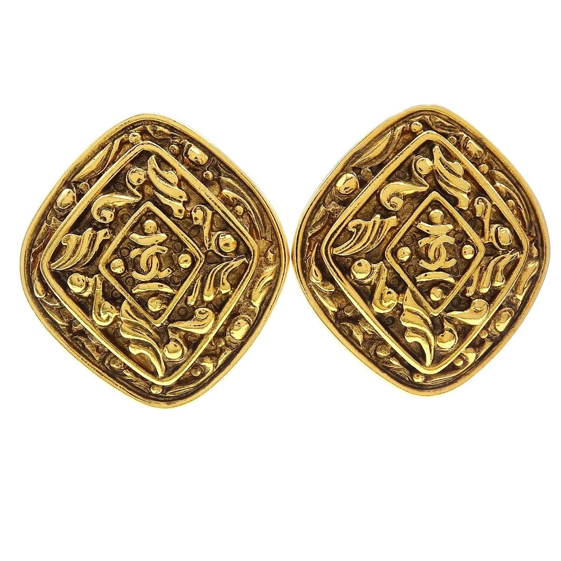 CHANEL EARRINGS CLIP-ON GOLD: Chanel Earrings Clip-On Gold Brand: Chanel Type/Style: Earrings Material: Gold-plated, Color: Gold Size: W 3.8 x H 4.2 cm Accessories: None Accessories Notice: When purchasing pre-owned