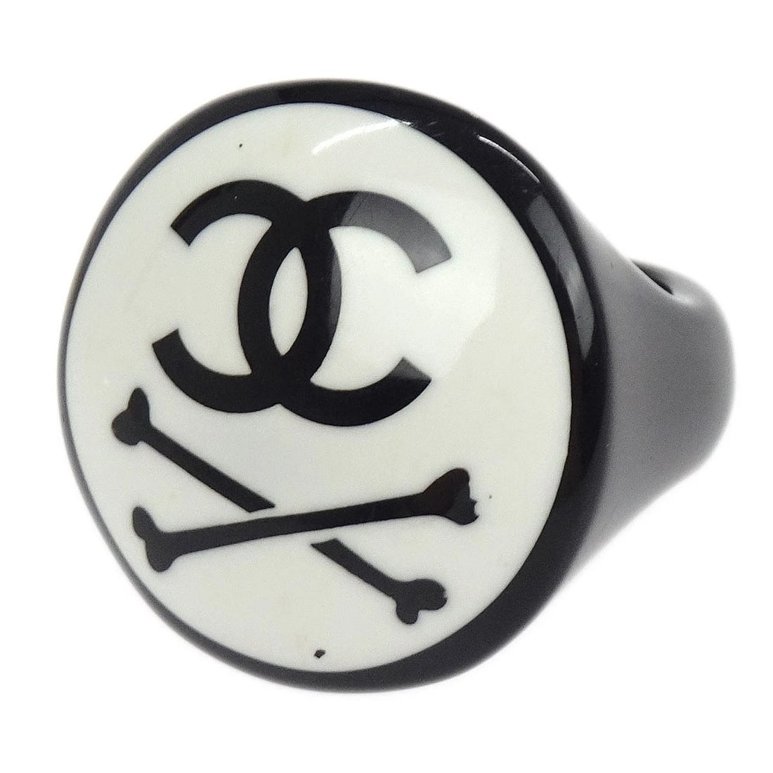 CHANEL RING BLACK ACRYLIC: Chanel Ring Black Acrylic Brand: Chanel Type/Style: Ring Material: Acrylic, Color: Black, White Size: 6.25 - 6.5 US Accessories: None Accessories Notice: When purchasing pre-owned goods, p