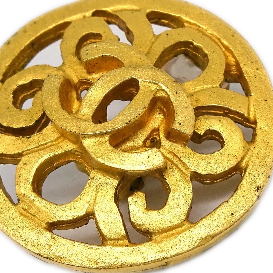 CHANEL CC BUTTON EARRINGS CLIP-ON GOLD - 2