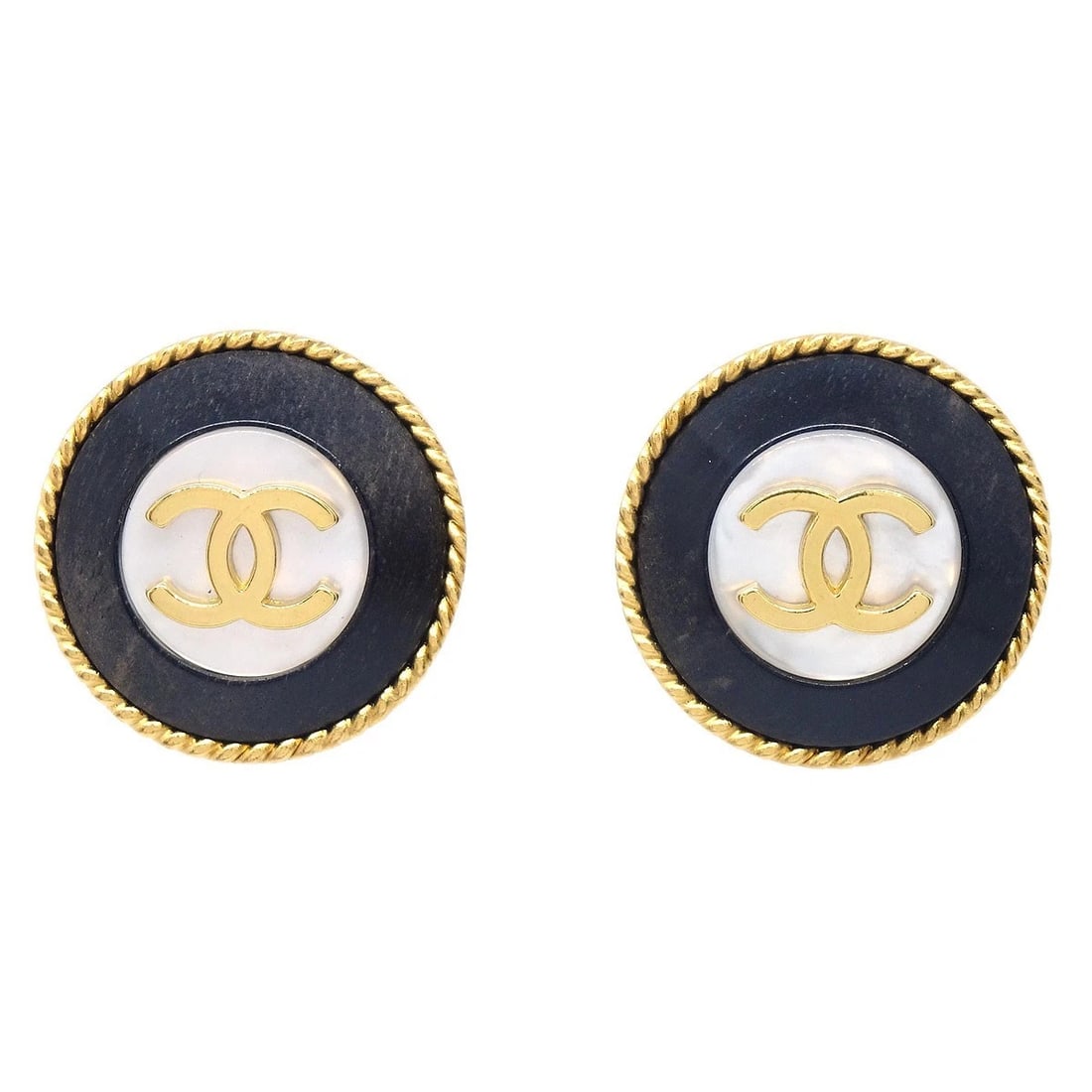 CHANEL ARTIFICIAL PEARL BUTTON CLIP-ON EARRINGS GOLD: Chanel Artificial Pearl Button Clip-On Earrings Gold Brand: Chanel Type/Style: Earrings Material: Gold Plated, Color: Gold, Black, White Size: Diameter : 2.4 cm Accessories: None Accessories