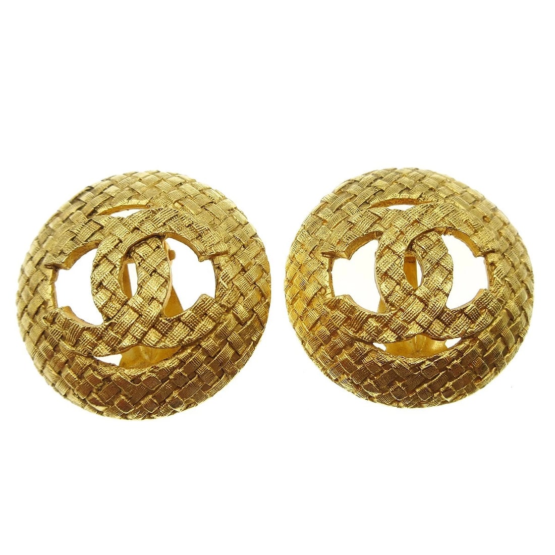CHANEL QUILTED BUTTON EARRINGS GOLD CLIP-ON: Chanel Quilted Button Earrings Gold Clip-On Brand: CHANEL Type/Style: Earrings Material: Gold-plated, Color: Gold Size: Diameter : 3.4 cm Accessories: None Accessories Notice: When purchasing