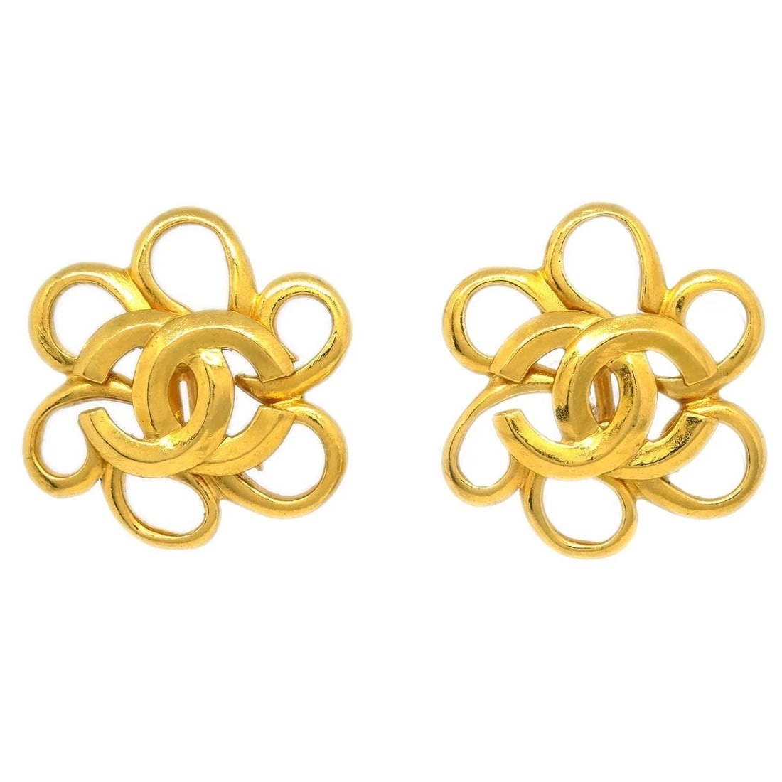 CHANEL FLOWER EARRINGS CLIP-ON GOLD: Chanel Flower Earrings Clip-On Gold Brand: CHANEL Type/Style: Earrings Material: Gold Plated, Color: Gold Size: W 3.2 x H 3.3 cm Accessories: None Accessories Notice: When purchasing