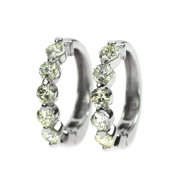 PT900 DIAMOND EARRING PIERCING: Pt900 diamond earring piercing Brand: None Type/Style: earring Material: Metal Purity None, Metal Pt900, Main Stone/Creation Natural Color: None Size: Length/Width/Diameter17.3 Accessories: None