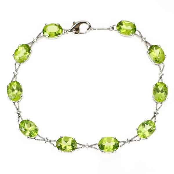 K18WG PERIDOT DIAMOND BRACELET: K18WG Peridot Diamond Bracelet Brand: None Type/Style: bracelets Material: Metal Purity K18, Metal Gold, Main Stone/Creation peridot Color: None Size: Necklace: Chain Length 17.5 Accessories:
