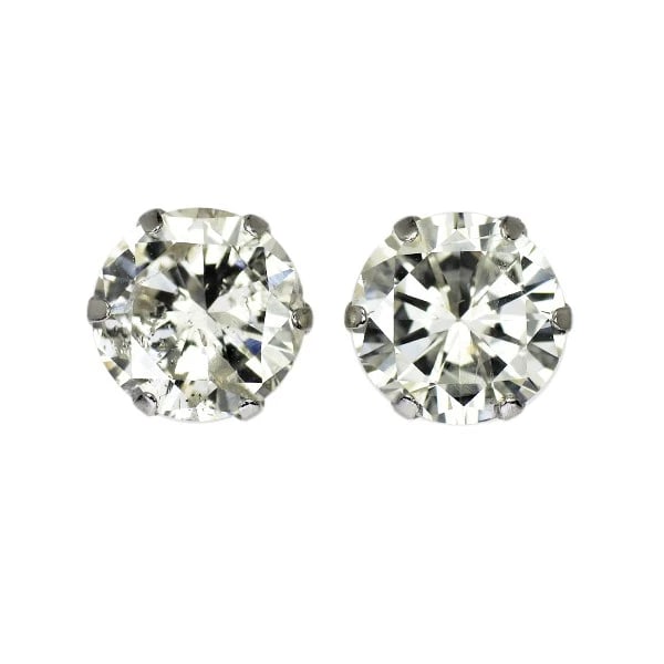 BRAND NEW PT900 DIAMOND EARRINGS: Brand New Pt900 Diamond Earrings Brand: None Type/Style: piercing Material: Metal Purity 900, Metal Platinum, Main Stone/Creation Natural Color: None Size: Length/Width/Diameter6.3 