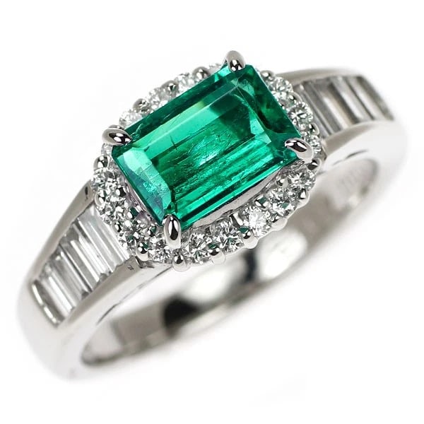 PT900 EMERALD DIAMOND RING (1 of 2)