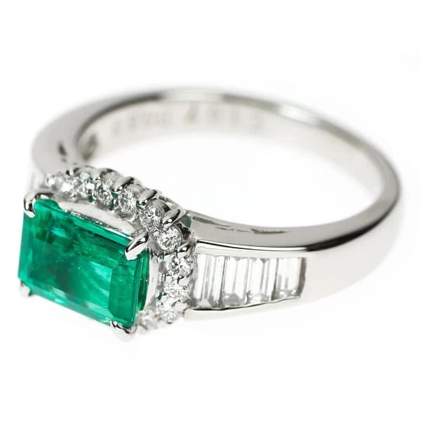 PT900 EMERALD DIAMOND RING - 2