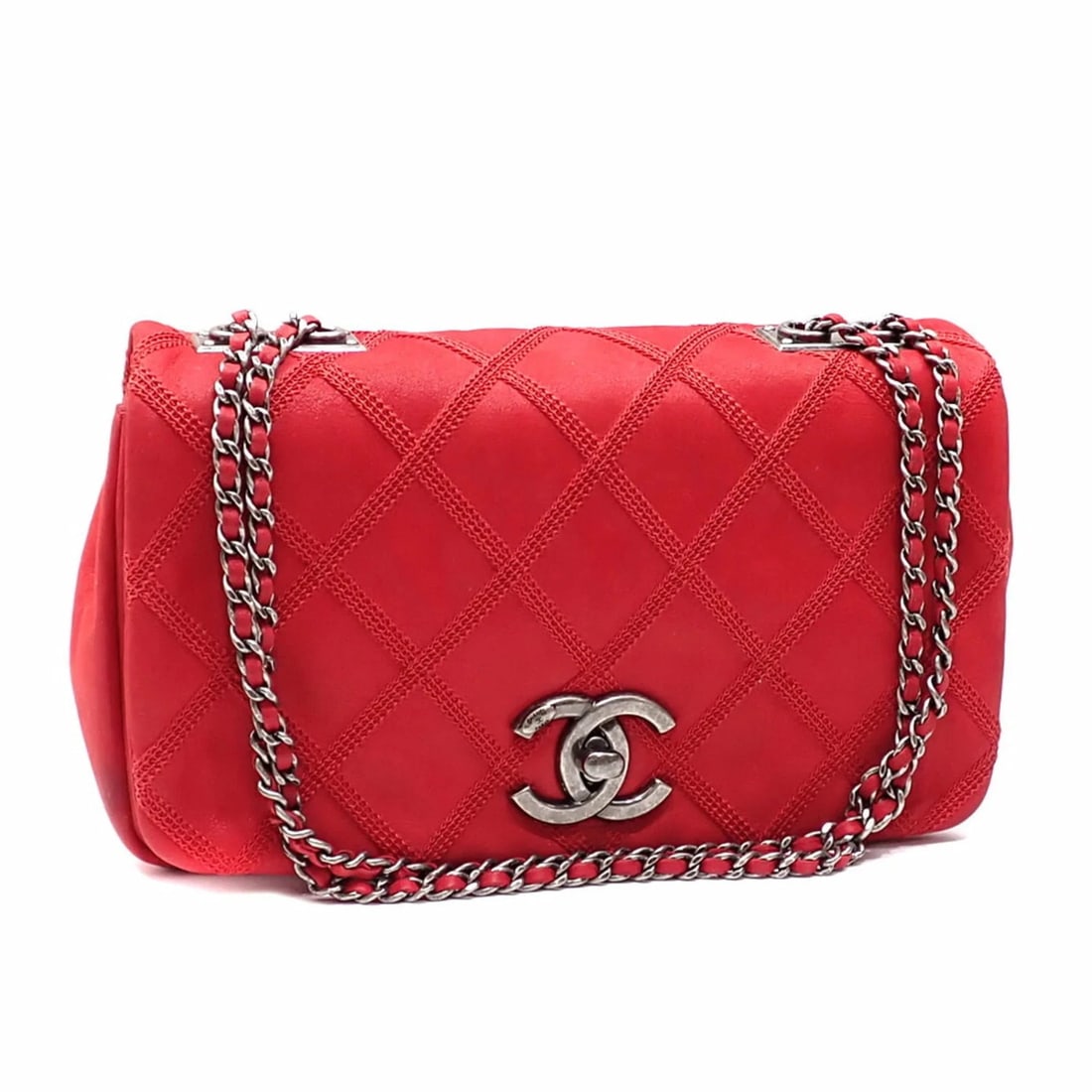 CHANEL WOMEN'S RED CALFSKIN CHAIN SHOULDER BAG: Chanel Women's Red Calfskin Chain Shoulder Bag Brand: Chanel Type/Style: Shoulder bag Material: Leather Color: Red color Size: Size (HxWxD) 15cm x 25cm x 5.5cm / 5.9'' x 9.84'' x 2.16'' Accessori